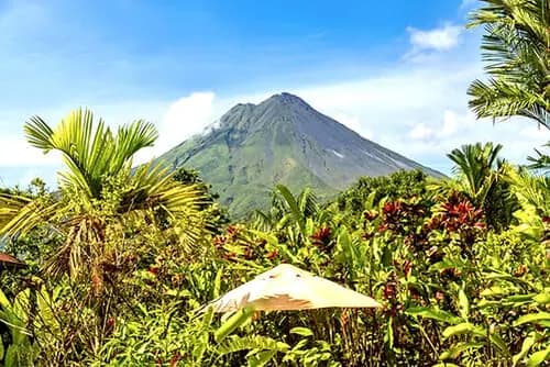 Tour Volcán Arenal, con las Aguas Termales de Baldi Hot Springs.