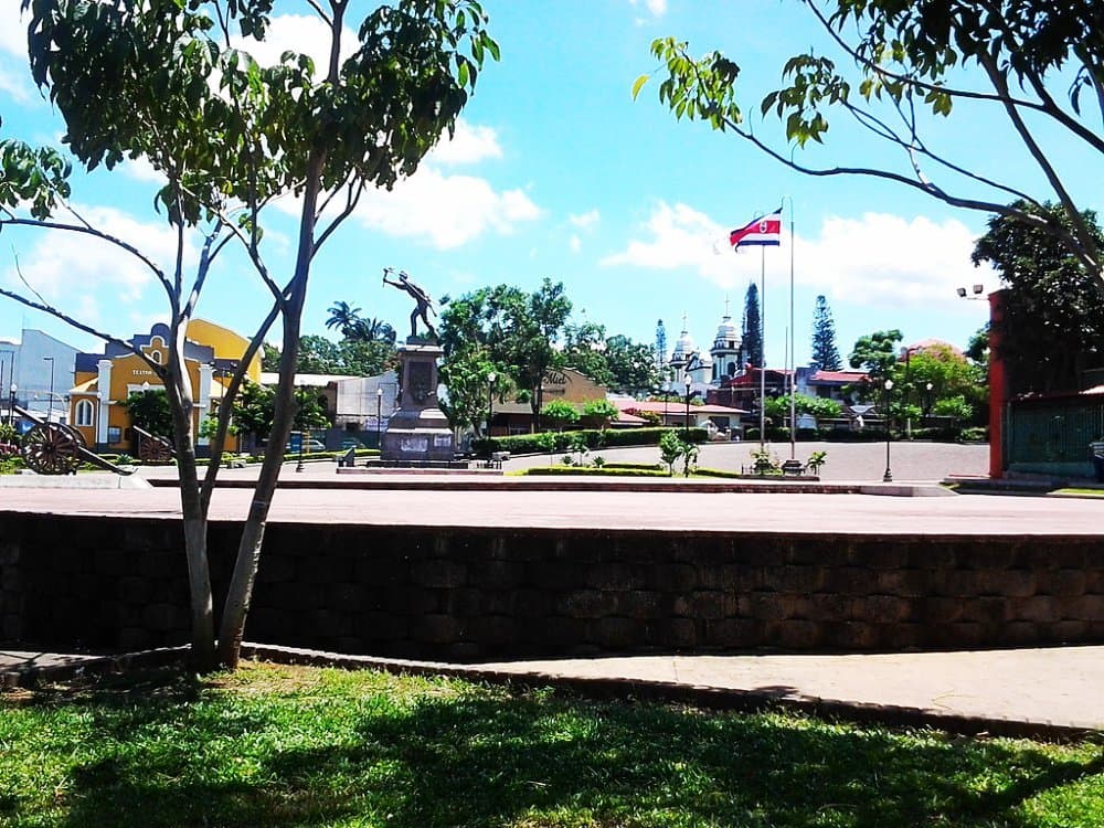 La Esencia de Alajuela: 5 Días de Aventura en un Viaje Entre Volcanes, Cascadas y Tradiciones