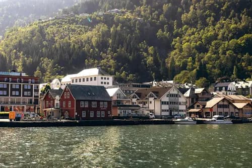 (Lunes) Bergen